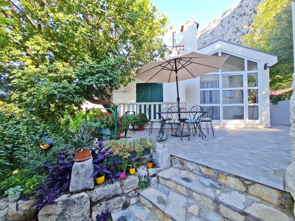 Apartment Ivana Borak Omis Exterior photo