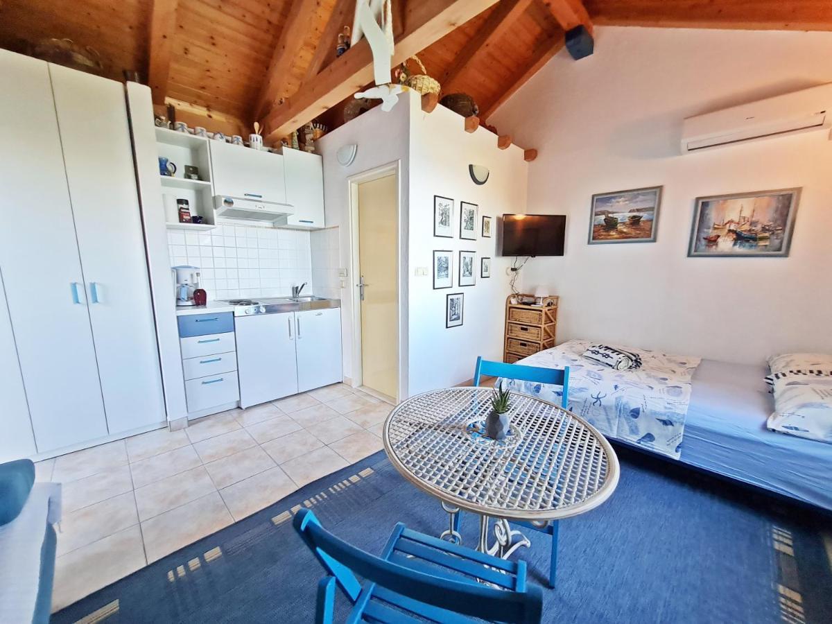 Apartment Ivana Borak Omis Exterior photo